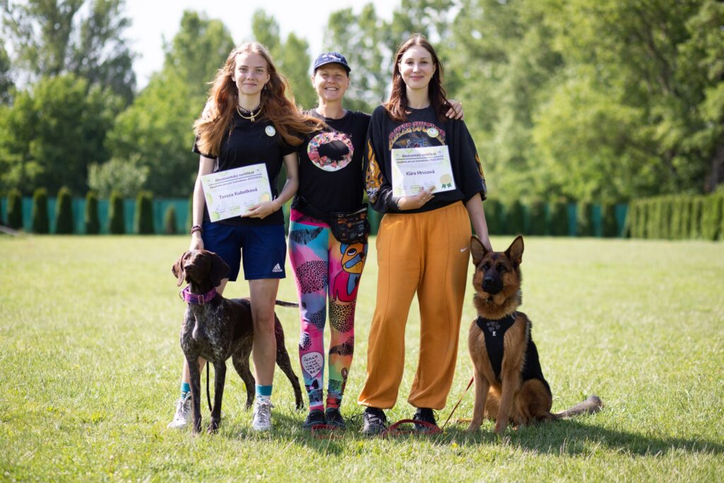 Hrdí absolventi Akademie